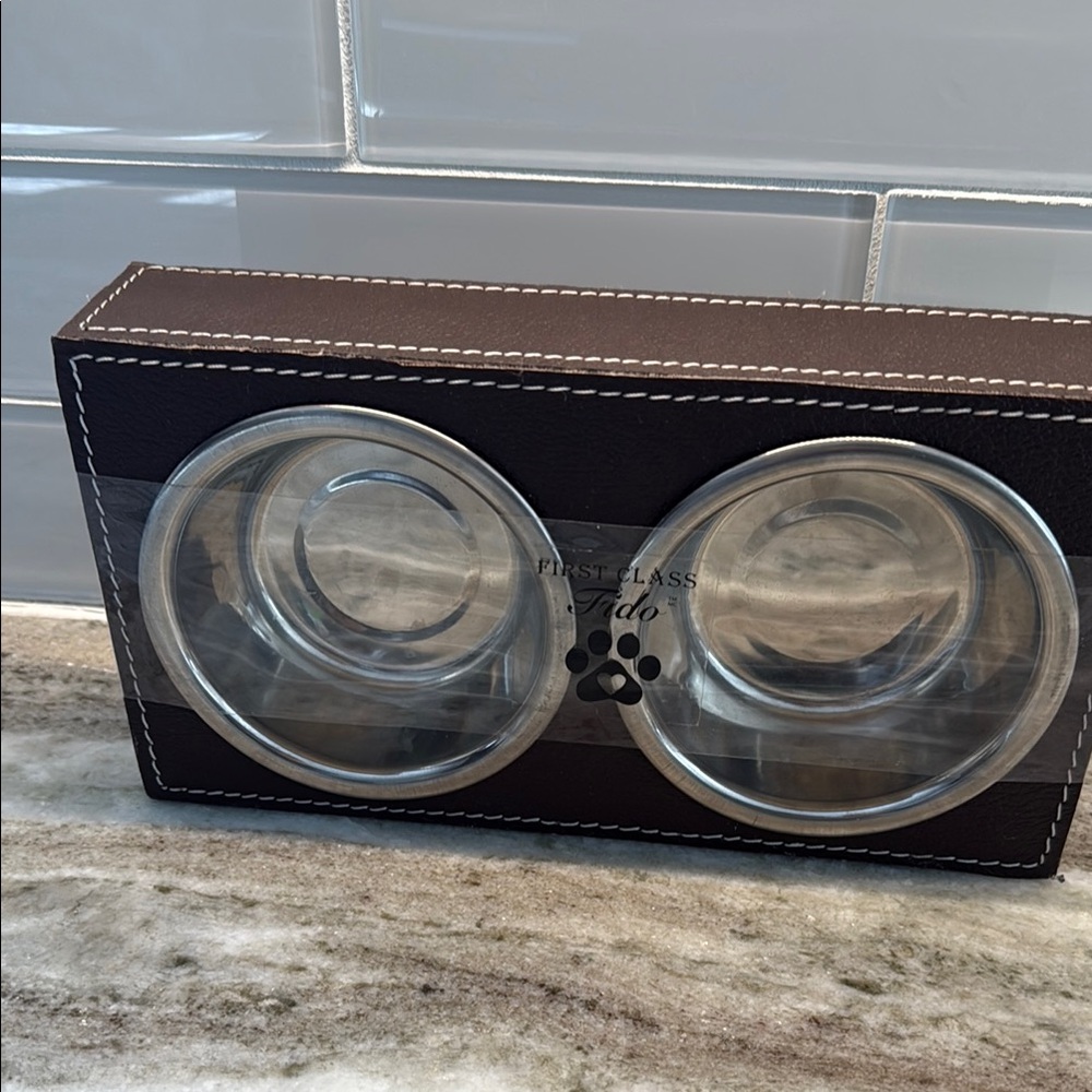 NWT First Class Fido Double Pet Bowl with Brown Leather Holder!